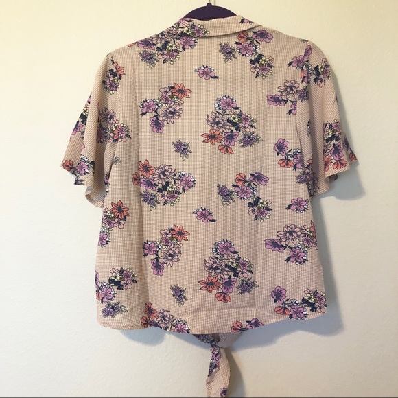 Monteau Floral Tie Front Camp Shirt - Picture 5 of 5